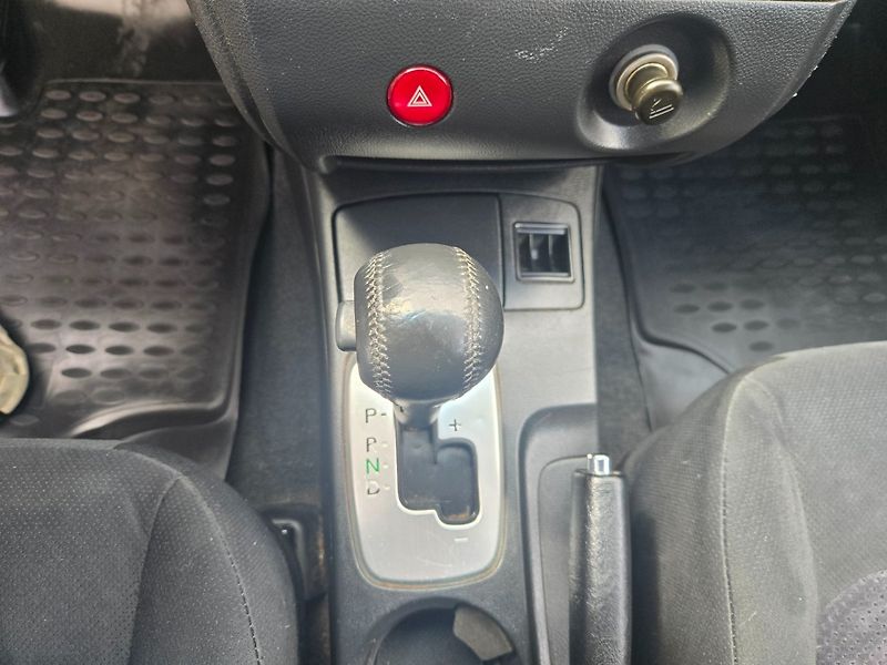 Mitsubishi Outlander (2005) 2.4 i 4x4 - fotka 19 z 28