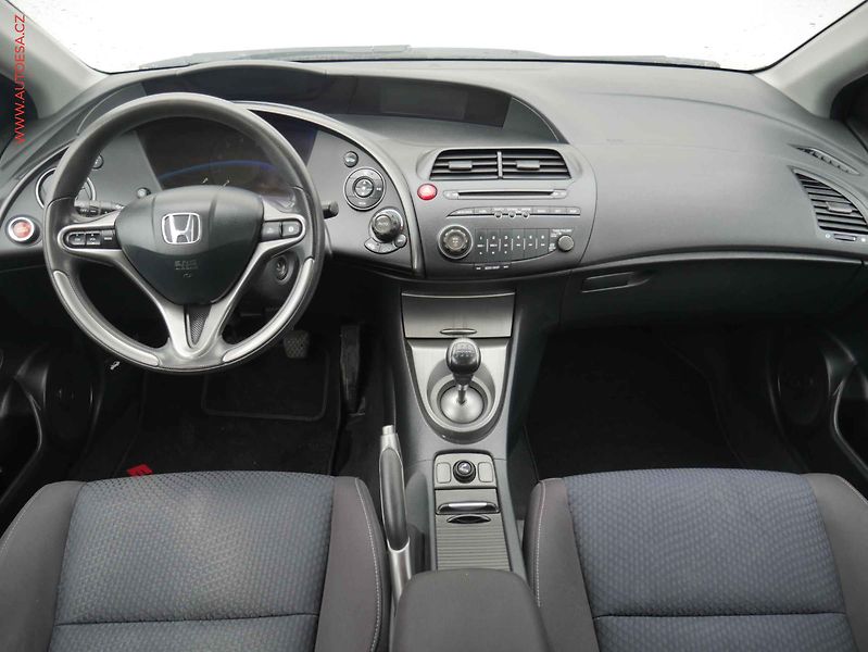 Honda Civic (2010) 1.4i, 2.maj,ČR - fotka 8 z 15