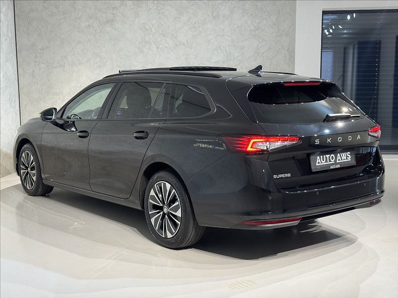 Škoda Superb 2,0 TDi  DSG Selection Assist - fotka 11 z 50