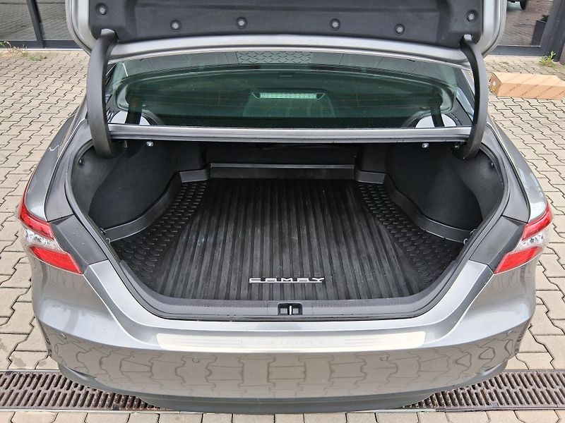 Toyota Camry EXECUTIVE 2.5 Hyb. 160 kW - fotka 6 z 31