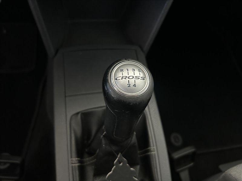Volkswagen Polo 1,4   CROSS,16V,KLIMATIZACE - fotka 14 z 19