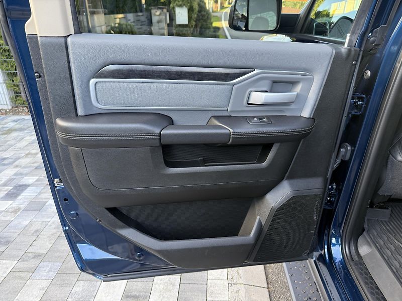 Dodge RAM (2020) +2500+CUMMINS DIESEL+DPH+HD+ - fotka 17 z 24