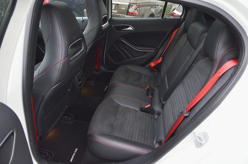 Mercedes-Benz GLA (2016) 220d 130kW 4Matic AMG LINE /ČR - fotka 15 z 38