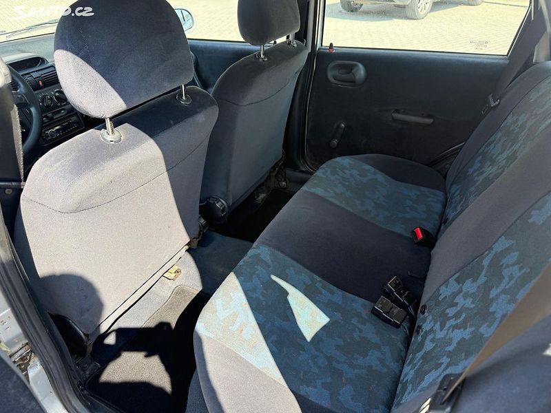 Opel Corsa (2001) 1.0i, 40kw 155t. KM! - fotka 13 z 19