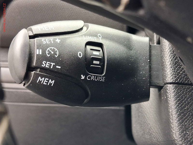 Peugeot 308 (2019) 1.2 PT, 1.maj,ČR, servis - fotka 15 z 17
