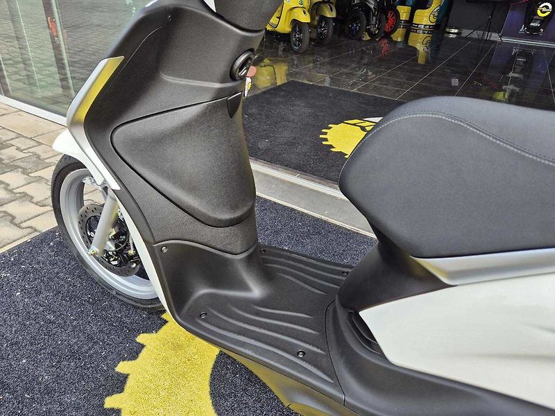 Piaggio Liberty 125 iGET (2026) Liberty 125 E5+ - fotka 11 z 39