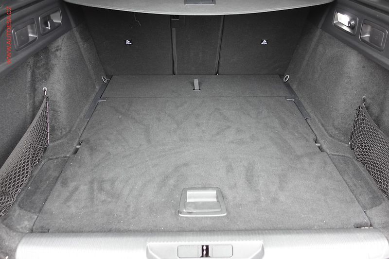 Peugeot 308 (2022) 1.2PT, ČR, Allure, LED - fotka 7 z 21