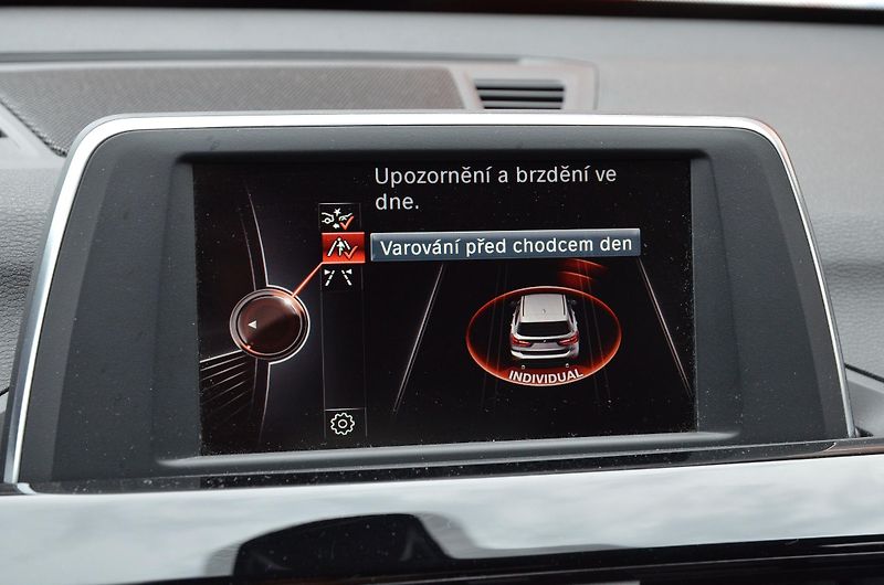 BMW X1 (2015) sDrive 18d 110kW SPORT / LED - fotka 34 z 39
