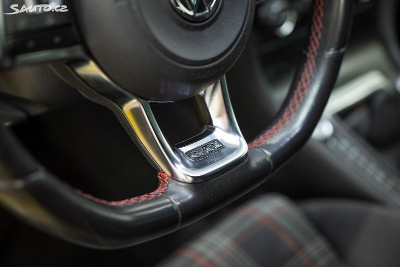 Volkswagen Golf (2016) GTI Performance 2.0 169 kW - fotka 17 z 35