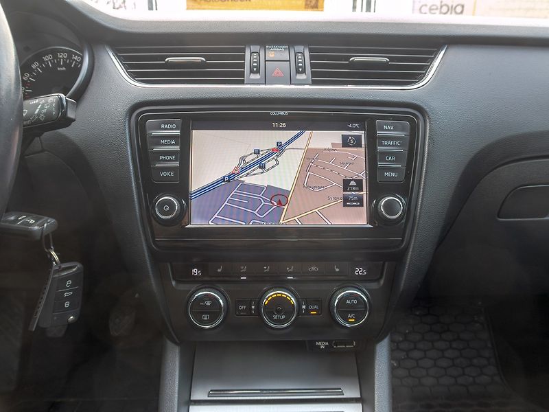 Škoda Octavia (2012) ČR 1.2TSI – NAVIGACE - fotka 19 z 44