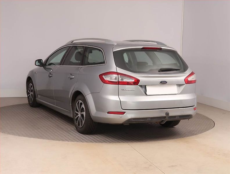 Ford Mondeo (2013) 2.0 TDCi, Navi, Xenony - fotka 4 z 14