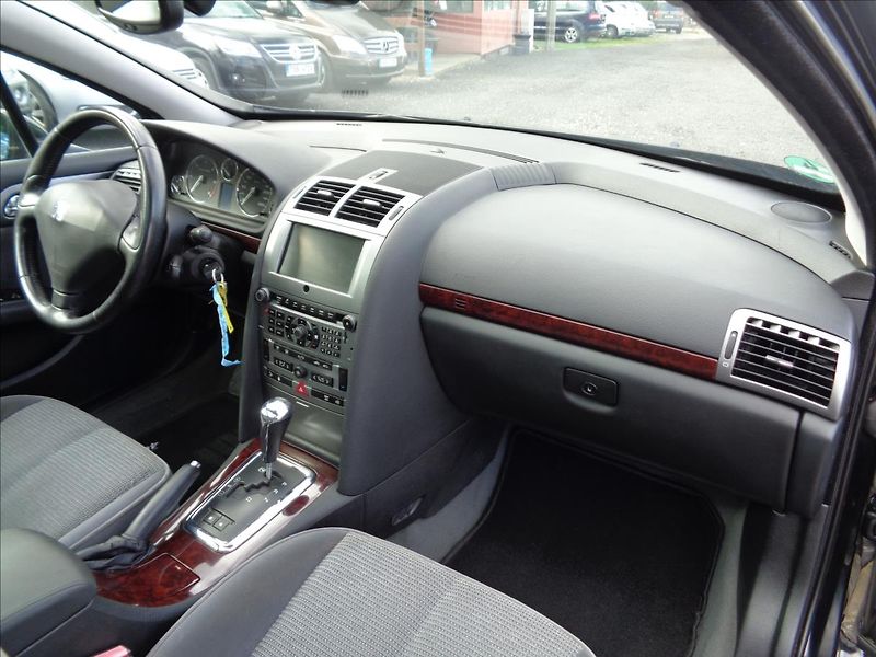 Peugeot 407 2,0 - fotka 9 z 17