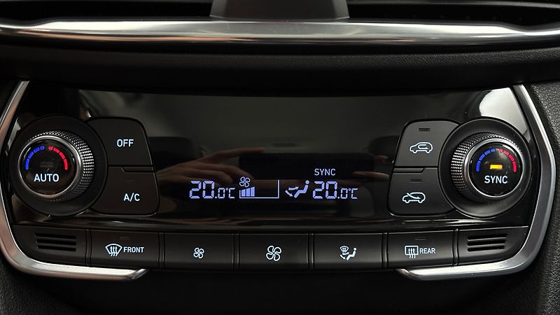 Hyundai Santa Fe 2.2 CRDI AUT Comfort - fotka 13 z 27