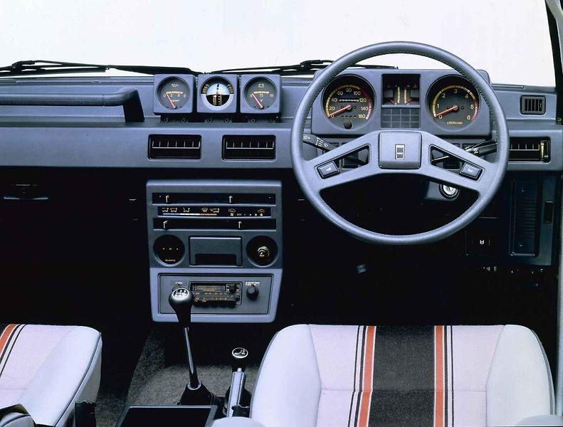 Mitsubishi Pajero při mezigeneračním setkání.