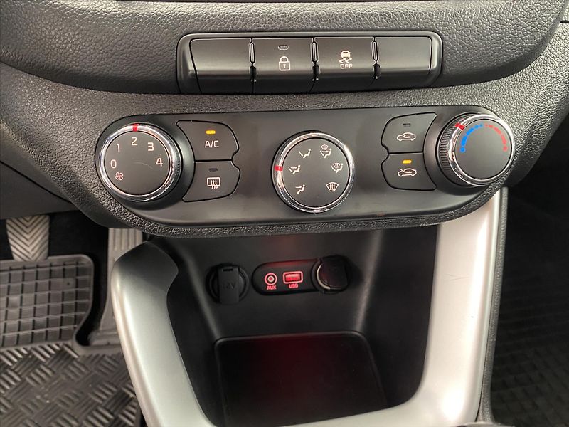 Kia Ceed 1,4 CVVT 73 kW Klima 1. maj.ČR - fotka 18 z 24
