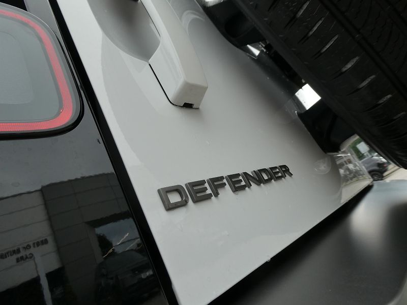 Land Rover Defender 110 S D200 - fotka 31 z 32