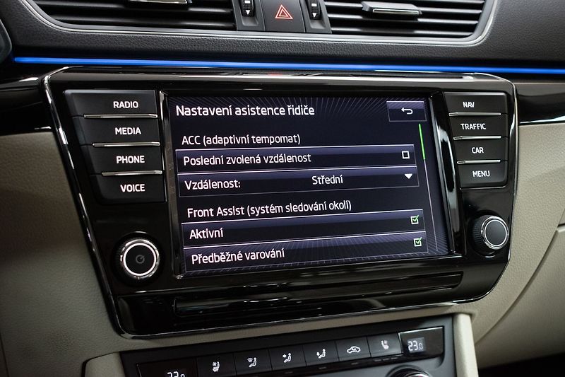Škoda Superb 2.0 TSI 206kW L&K 4x4*TAŽNÉ*ČR - fotka 33 z 48