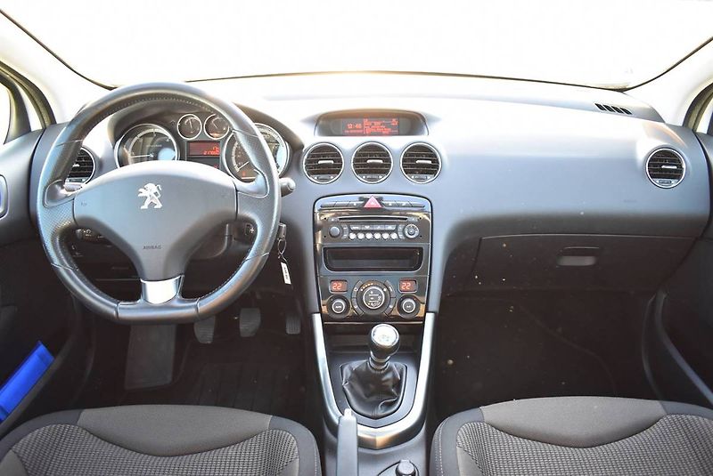 Peugeot 308 2,0 HDI STYLE,1.M,PANO,PĚKNÁ - fotka 9 z 17