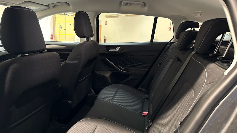 Ford Focus 1.0 EcoBoost mHEV 114kW Titani - fotka 11 z 13