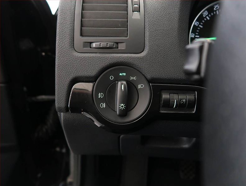 Škoda Octavia (2010) Laurin&Klement 2.0 TDI - fotka 23 z 25