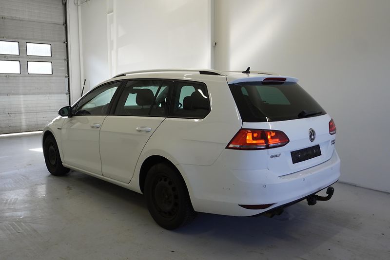 Volkswagen Golf 1.6 TDi - fotka 7 z 29