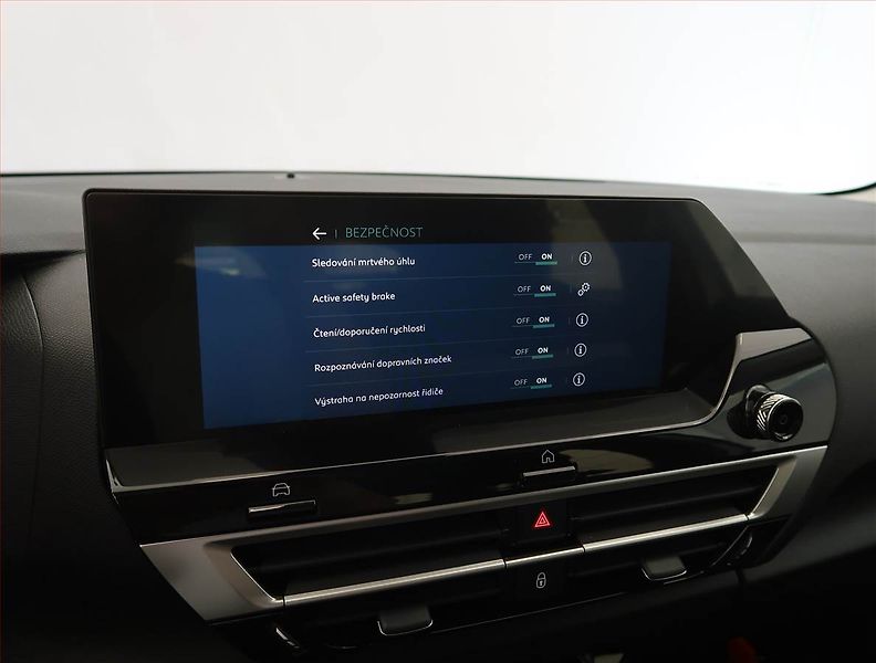 Citroën ë-C4 (2022) Feel 50 kWh, SoH 94% - fotka 18 z 25