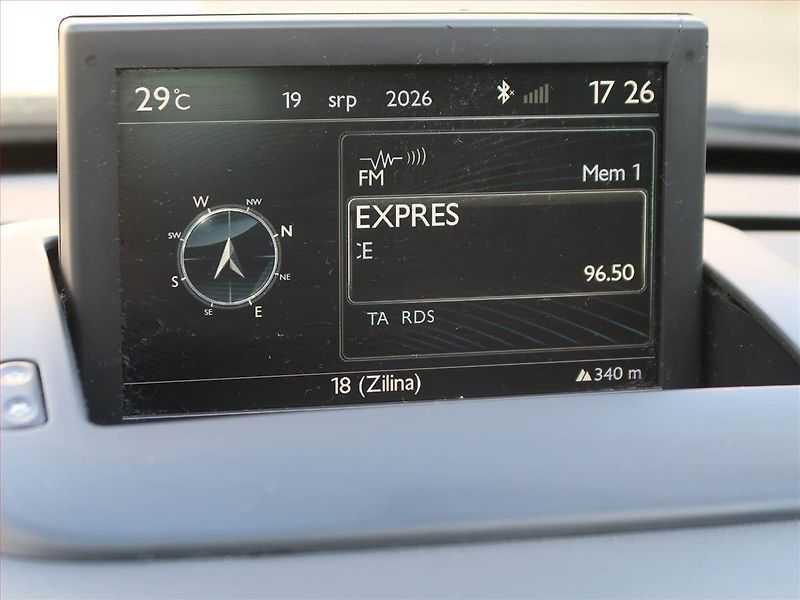 Peugeot 5008 (2013) 1.6 THP, Navi, Xenony - fotka 14 z 16