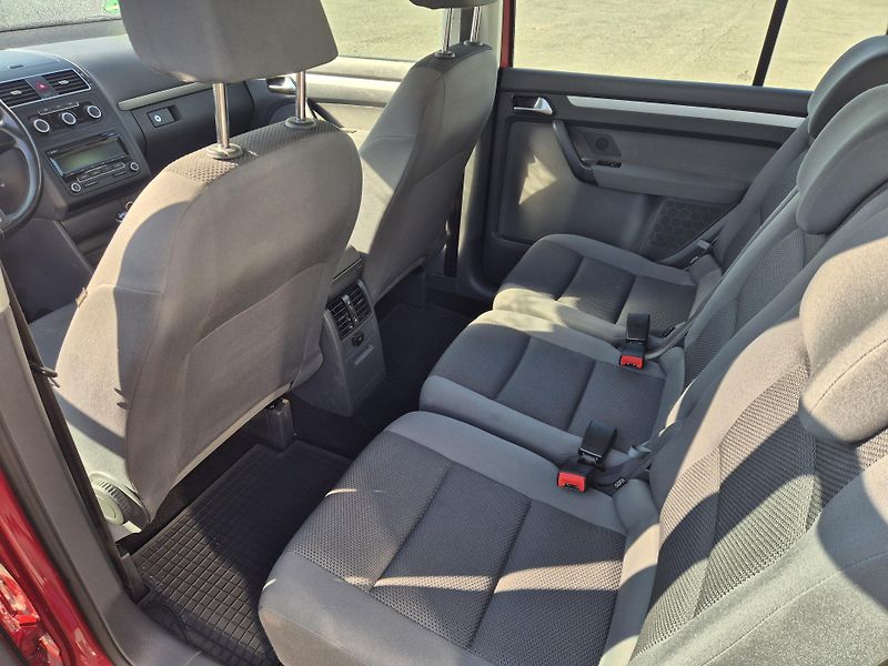 Volkswagen Touran (2012) - fotka 7 z 15