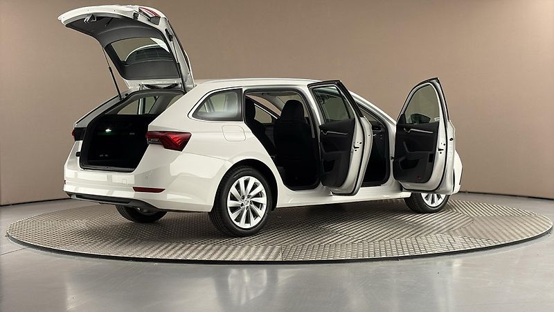 Škoda Octavia 2.0 TDI DSG Style Combi - fotka 6 z 25