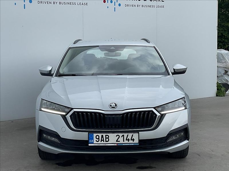 Škoda Octavia 2,0 TDI Combi Ambition Plus - fotka 21 z 22