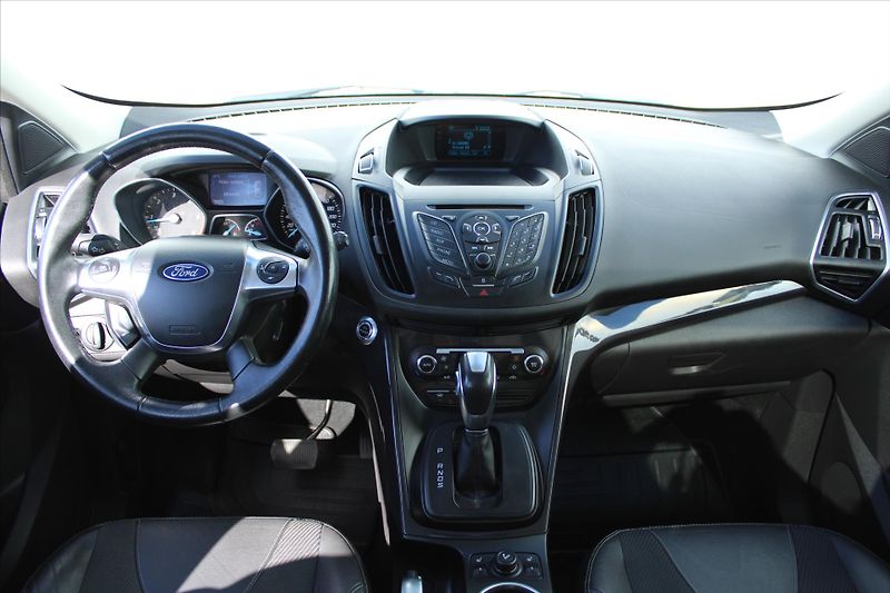 Ford Kuga 2.0TDCi TITANIUM 4X4 PANORAMA - fotka 13 z 24