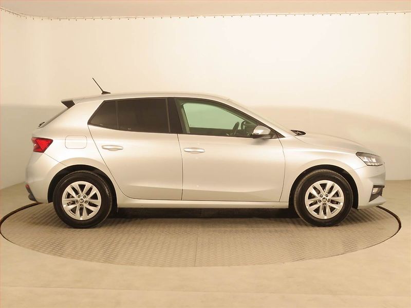 Škoda Fabia (2022) 1.0 TSI, Serv.kniha, Tempomat - fotka 6 z 15