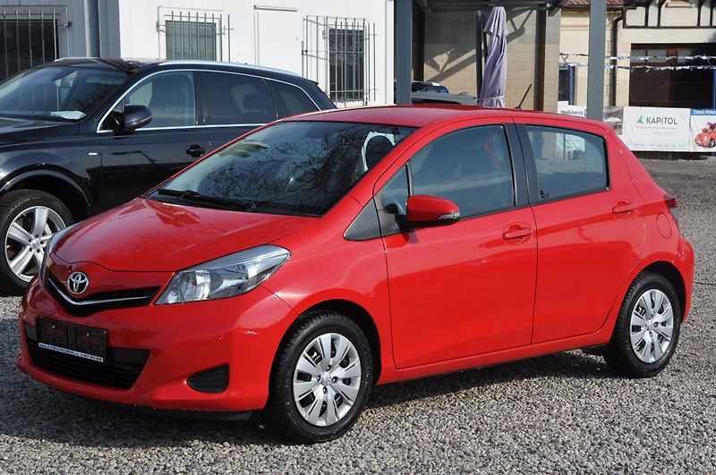 Toyota Yaris 1.33VVT-i 73kW - fotka 1 z 16