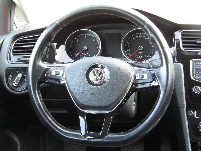 Volkswagen Golf (2016) 2.0TDi, ČR, Highline, DSG - fotka 12 z 16
