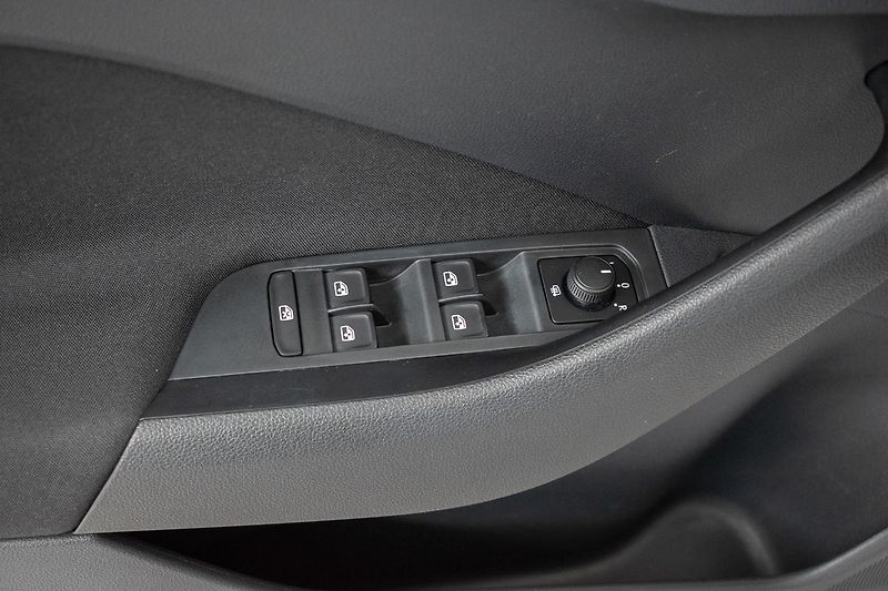 Škoda Scala 1.6 TDI DRIVE 125 YEARS*ČR 1.M - fotka 15 z 37
