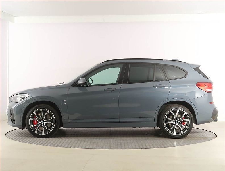 BMW X1 (2021) M Sport xDrive18d - fotka 3 z 23