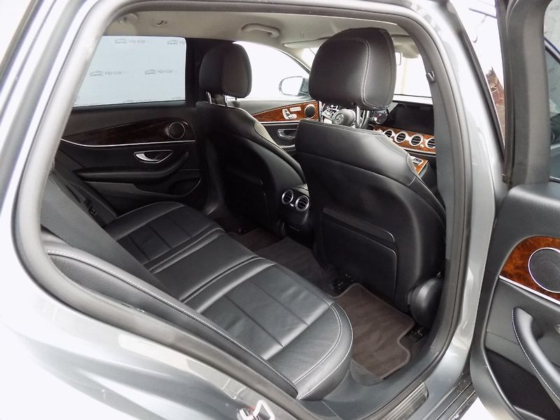 Mercedes-Benz Třídy E (2018) 400d/4-Matic/Full-LED/Webasto/ - fotka 19 z 39