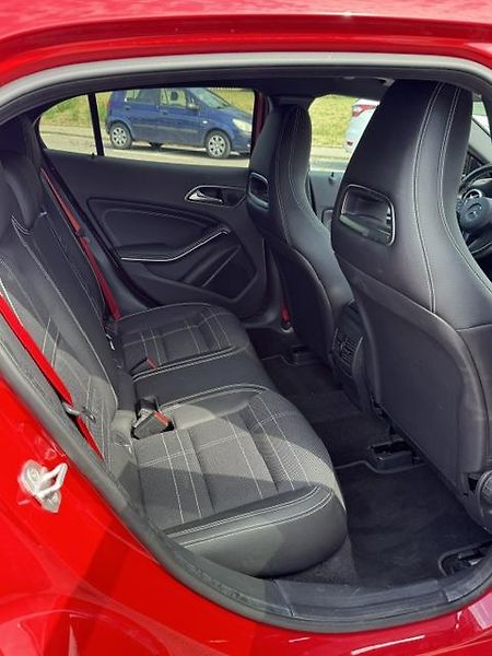Mercedes-Benz GLA (2015)  220d 7G-DCT 4MATIC AMG Styl - fotka 10 z 23