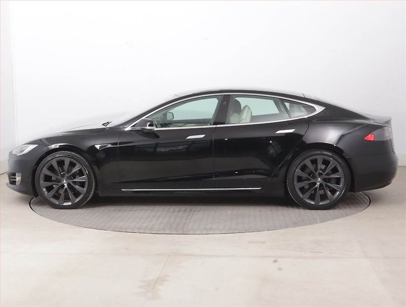 Tesla Model S (2019) 100D, SoH 88% - fotka 3 z 21