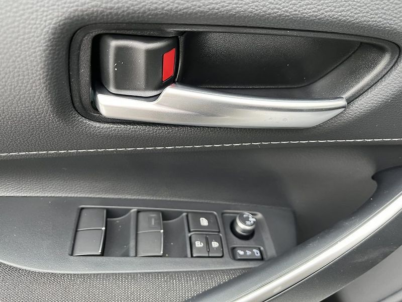 Toyota Corolla 1,8 HEV, Comfort Tech - fotka 20 z 24