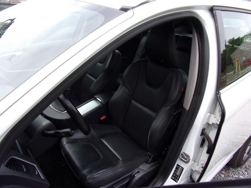 Volvo XC60 (2016) 2.0 D4 140kW OCEAN RACE KRÁSNÉ - fotka 14 z 27