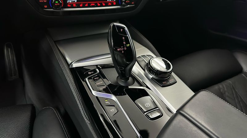 BMW Řada 5 540XD, maximální výbava! - fotka 32 z 62