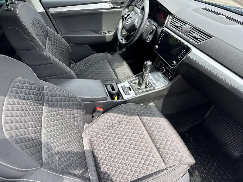 Škoda Superb (2022) 2.0 TDI Ambition - fotka 8 z 32