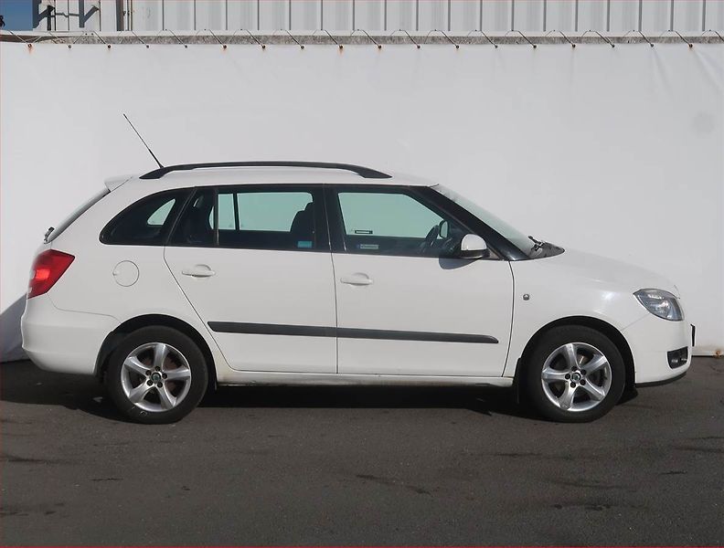 Škoda Fabia (2010) Elegance 1.2 12V, nová STK - fotka 6 z 18