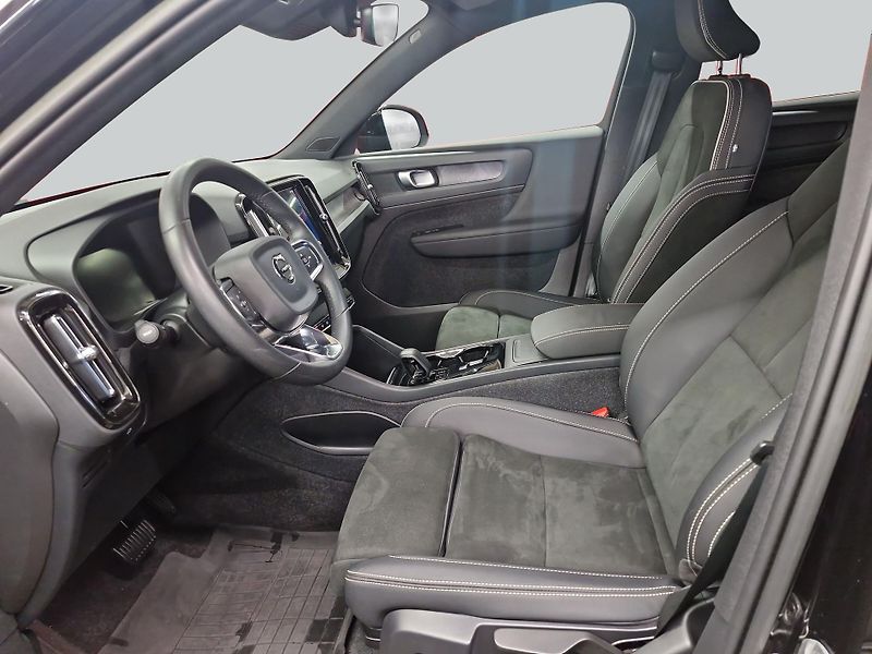 Volvo XC40 Recharge 69 kWh Plus - fotka 9 z 19