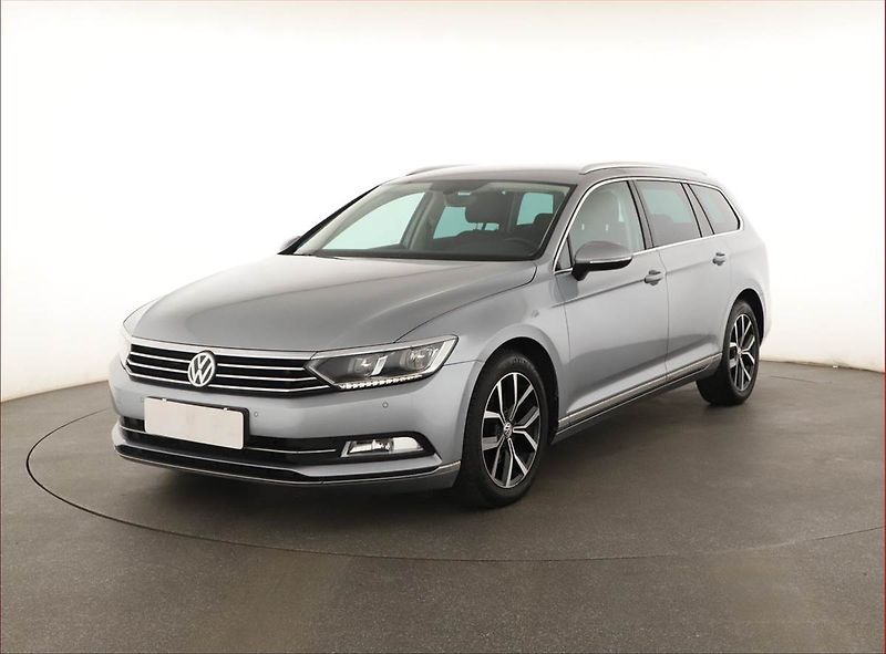 Volkswagen Passat (2019) 2.0 TDI, Automat, Kůže - fotka 2 z 21
