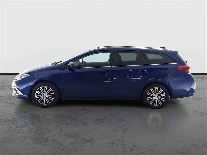 Toyota Auris (2015) 1.6 D-4D, Serv.kniha, Tempomat - fotka 3 z 17