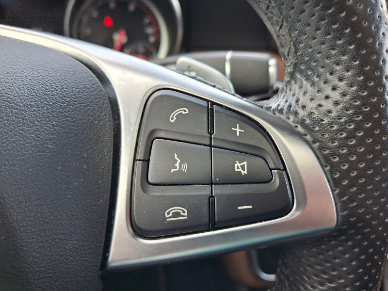 Mercedes-Benz Třídy A (2017) AMG Automat 4 Matic 2,0i 135kW - fotka 29 z 35