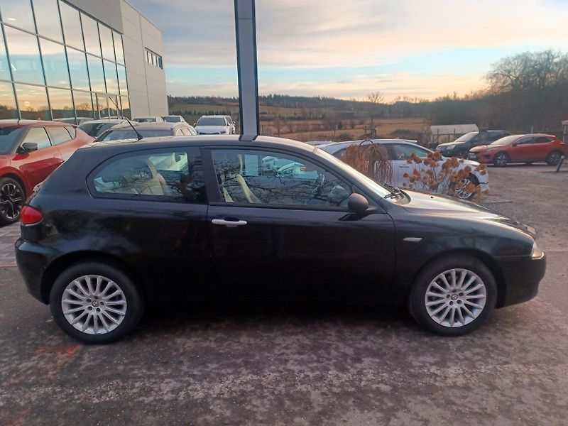 Alfa Romeo 147 1.6i 77kW - fotka 4 z 18
