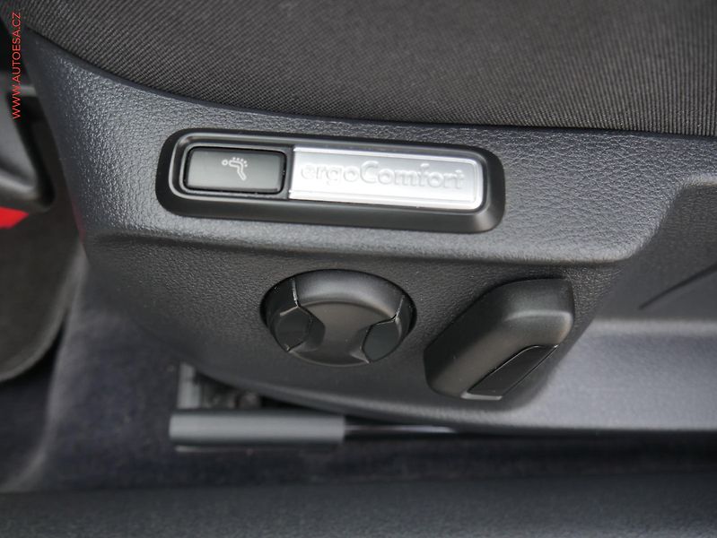 Volkswagen Passat (2015) 2.0TDi, AC, LED, park.asist - fotka 18 z 24
